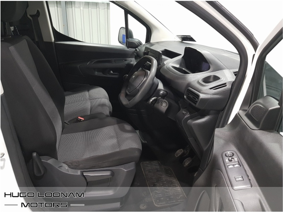 2020 Peugeot Partner - image 11