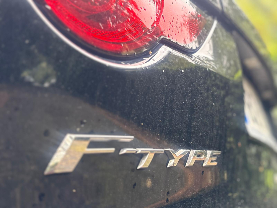 2018 Jaguar F-Type - image 12