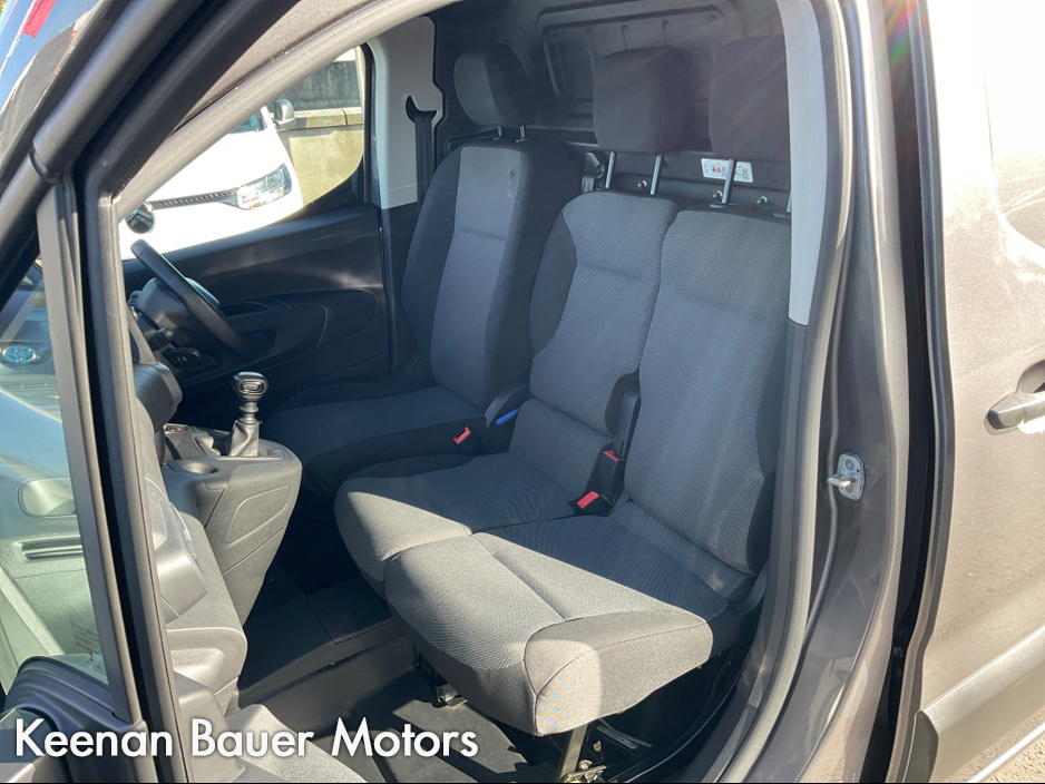 2022 Peugeot Partner - image 10