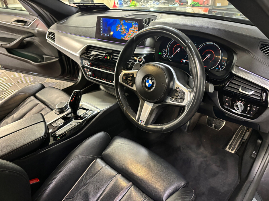 2018 BMW 5 Series - image 7