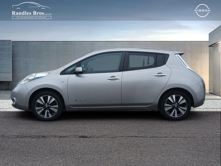 2016 Nissan Leaf - image 3