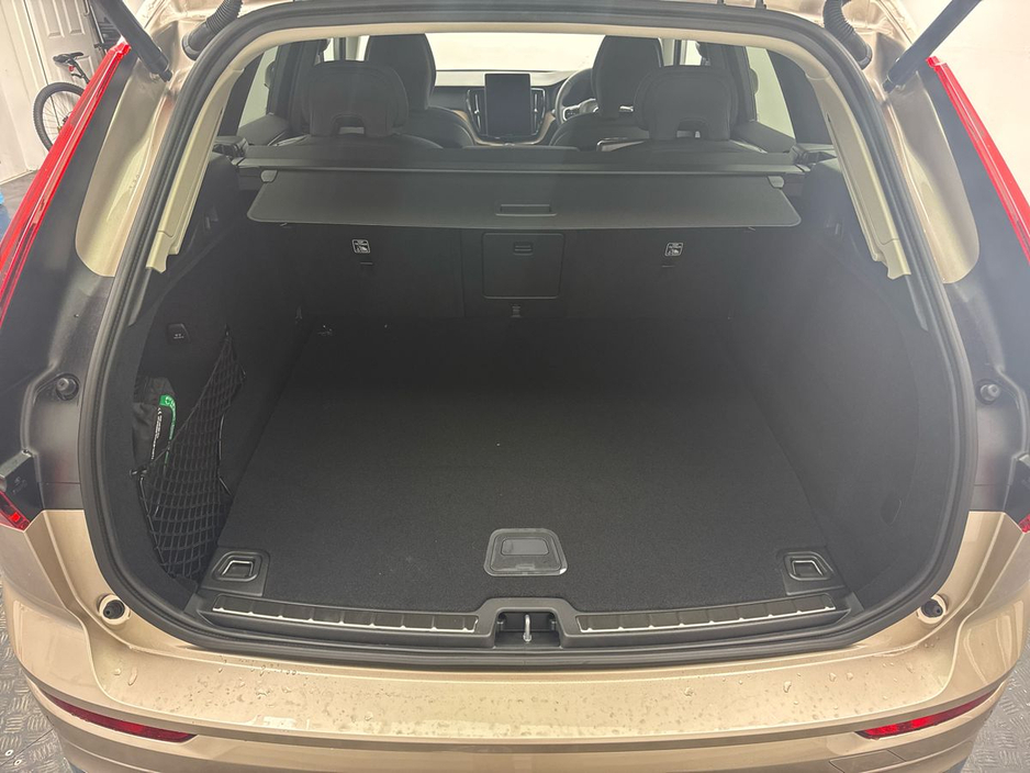 2026 Volvo XC60 - image 9