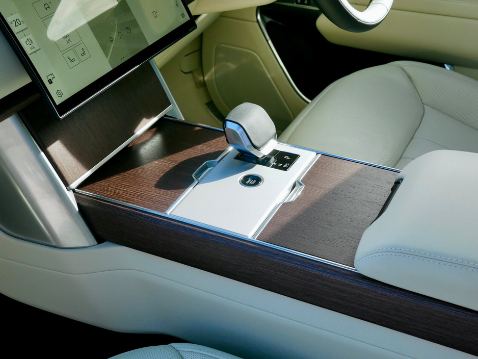 2025 Land Rover Range Rover - image 12