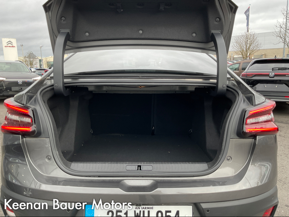 2025 Citroen C4X - image 8