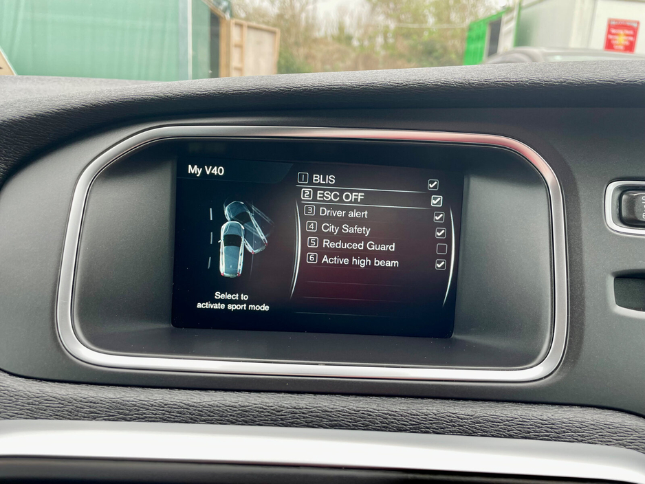 2017 Volvo V40 - image 31