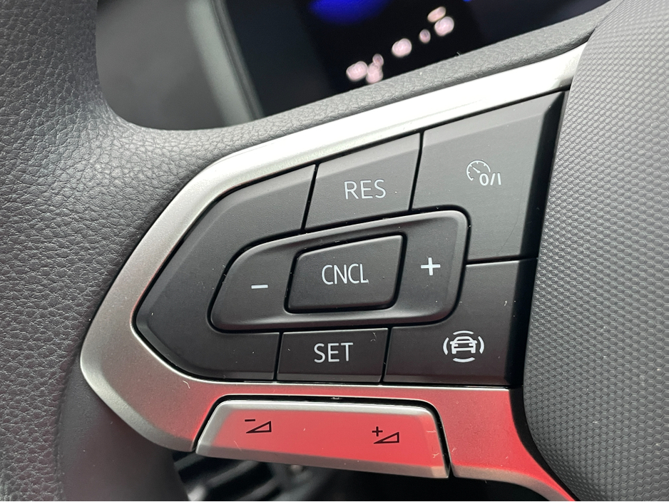 2022 Volkswagen Polo 1.0 MPI 5SPEED 80HP 5DR LOW KMS! AS NEW! €18,995