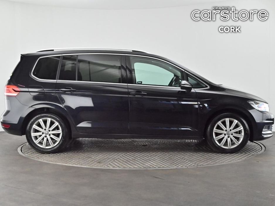 2016 Volkswagen Touran - image 2