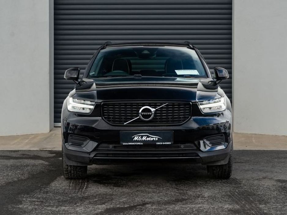 2022 Volvo XC40 - image 2