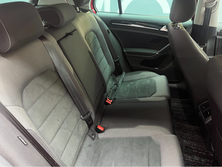 2019 Volkswagen Golf - image 11