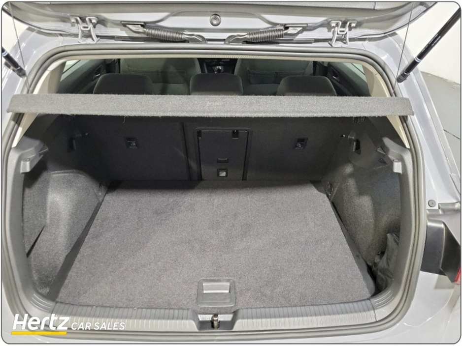 2023 Volkswagen Golf LIFE 2.0 TDI 115HP Diesel Manual €26,995