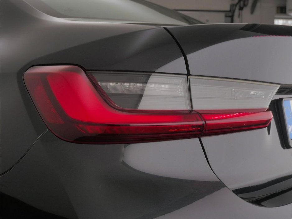 2024 BMW 3 Series - image 19