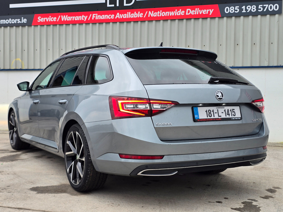 2018 Skoda Superb - image 7