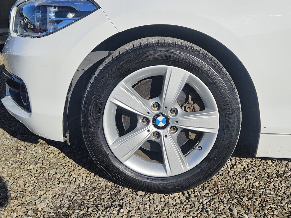 2017 BMW 1 Series - image 9