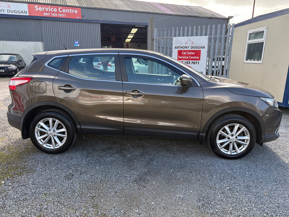 2014 Nissan Qashqai - image 2