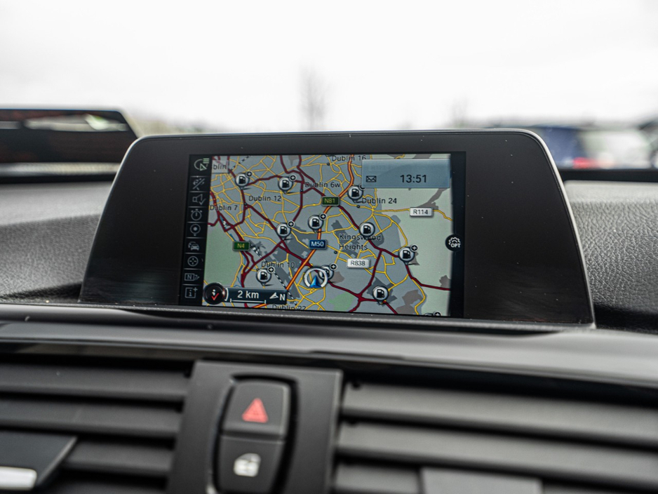 2016 BMW 3 Series - image 27