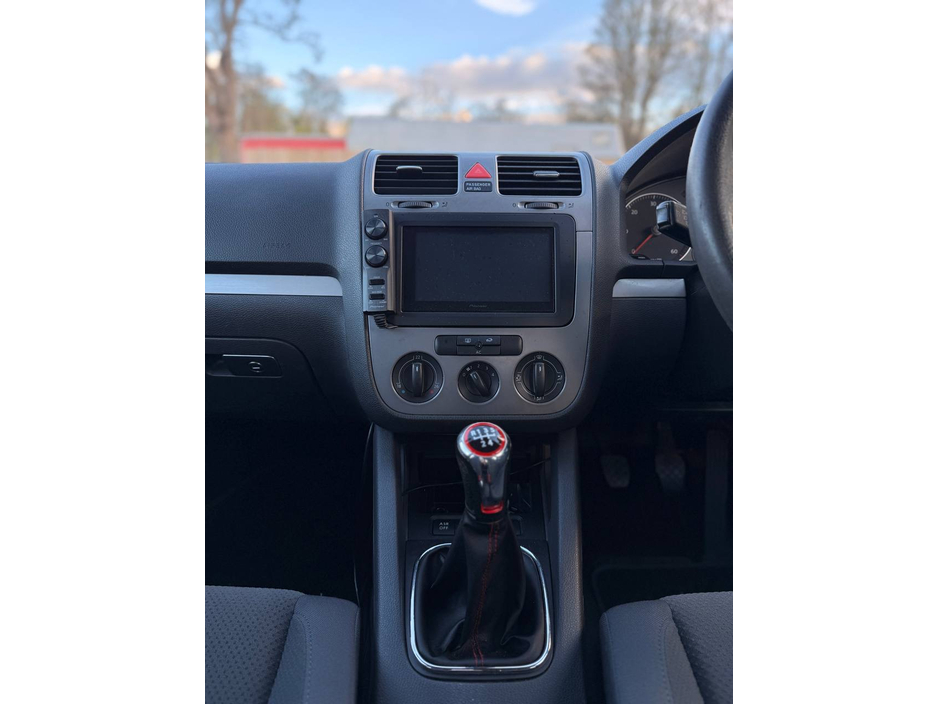 2008 Volkswagen Golf - image 40