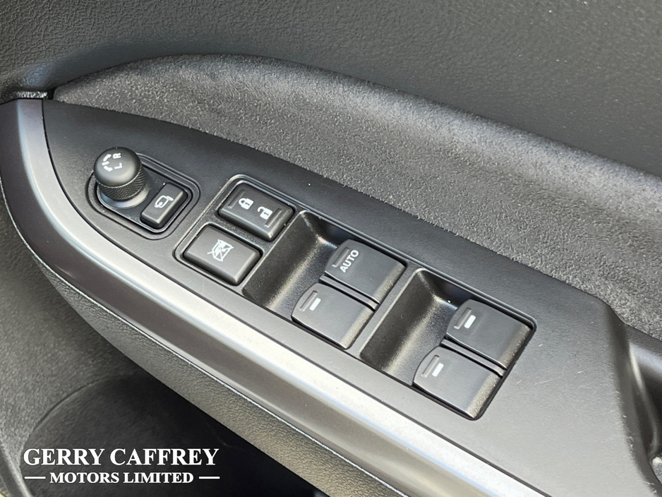 2023 Suzuki Vitara - image 19