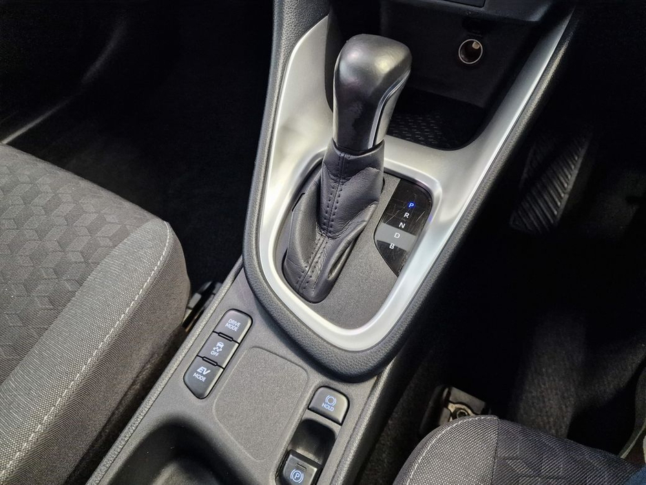 2022 Toyota Yaris Hybrid Luna Automatic €18,950