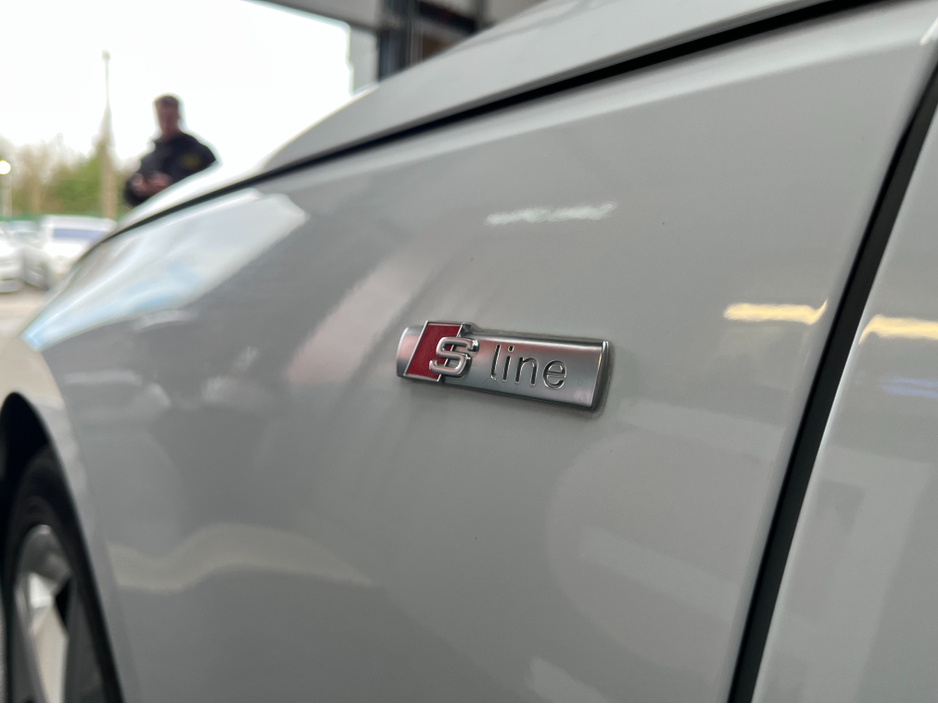 2018 Audi A4 - image 7