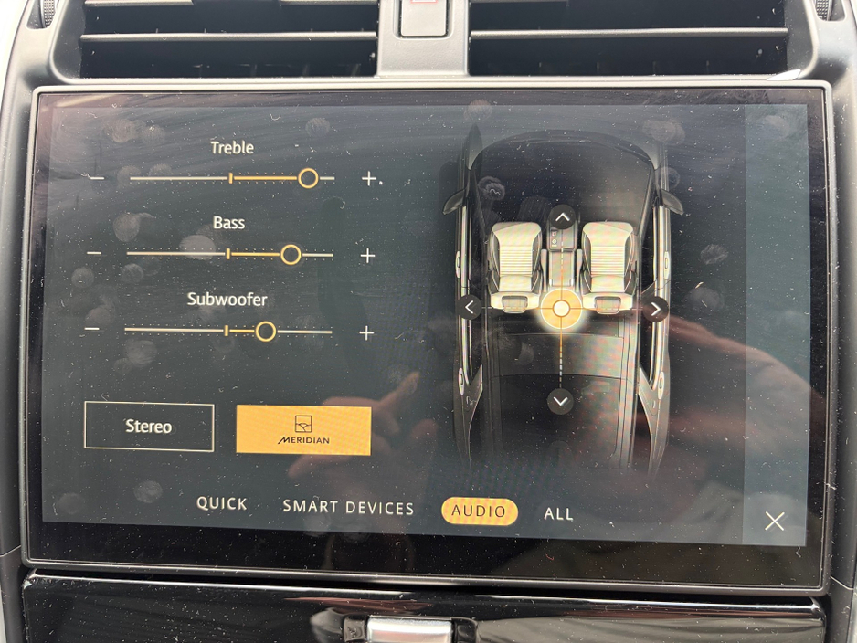 2024 Land Rover Discovery - image 27