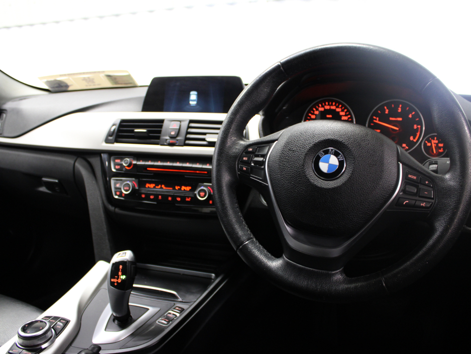 2018 BMW 3 Series - image 14