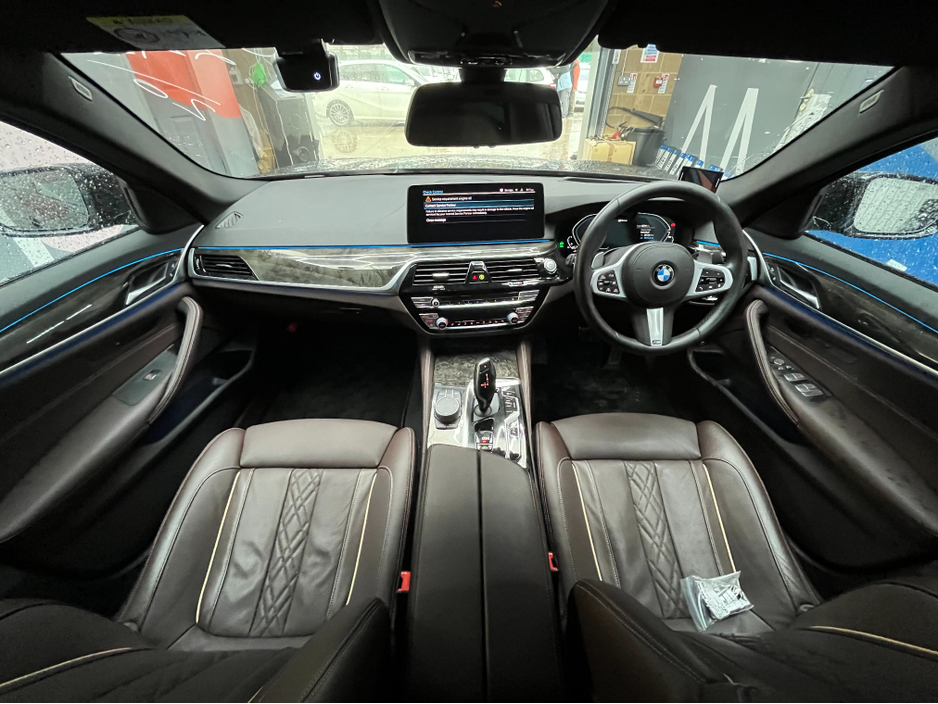 2020 BMW 5 Series - image 20