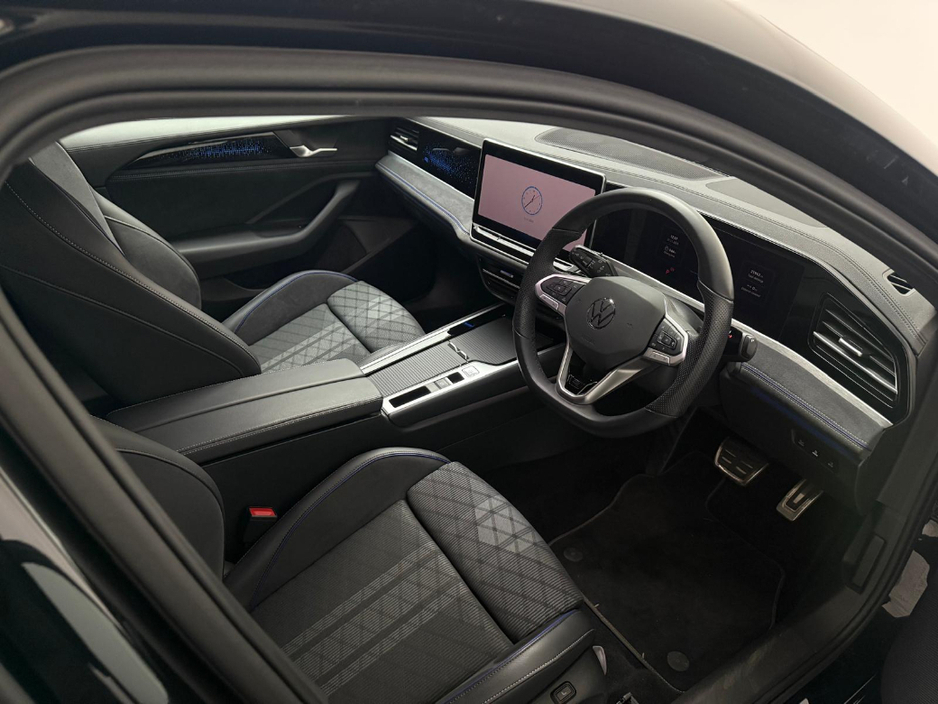 2025 Volkswagen Passat R-LINE 1.5 PHEV DSG €42,990