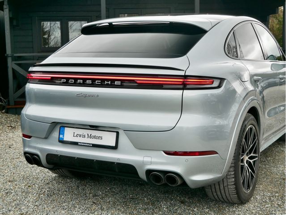 2024 Porsche Cayenne - image 11