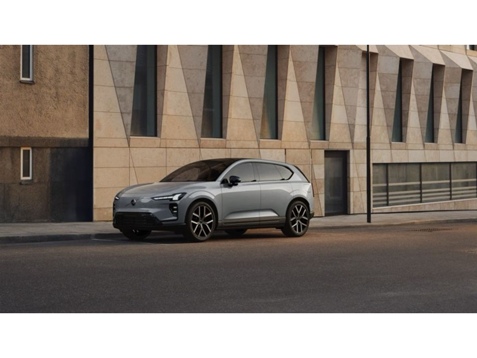 2026 Volvo XC60 - image 6