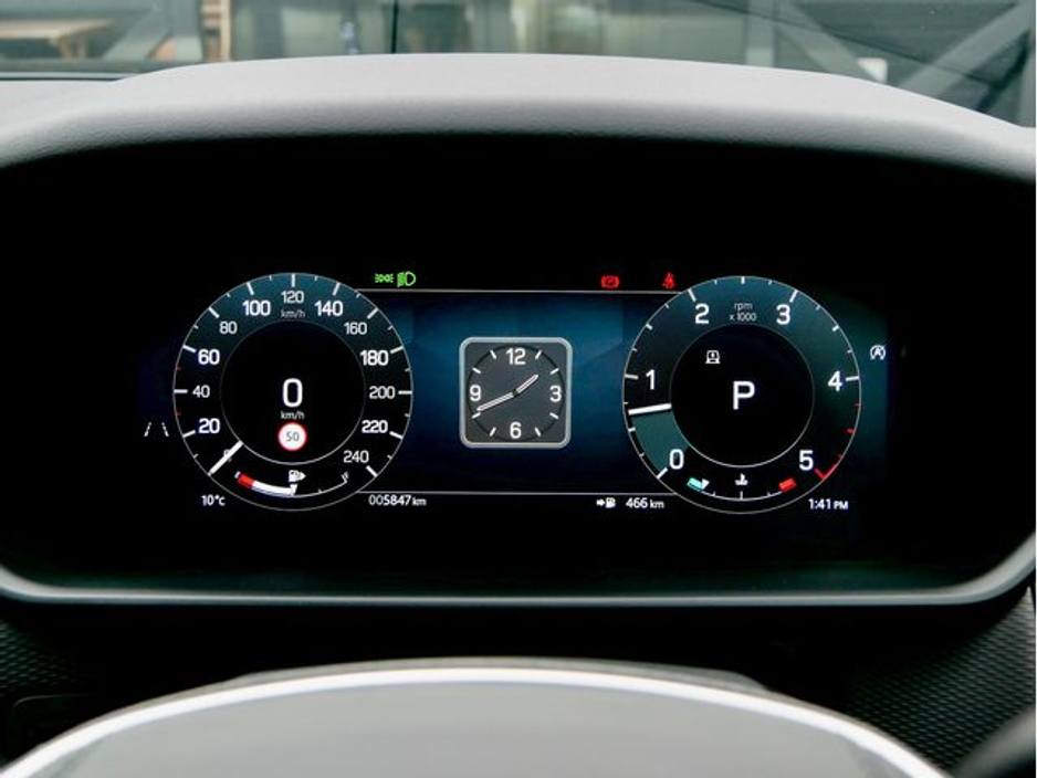 2025 Land Rover Discovery - image 25