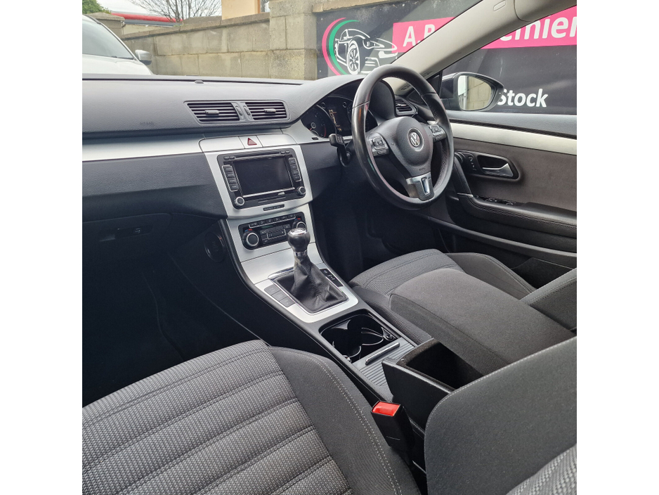 2009 Volkswagen Passat - image 13