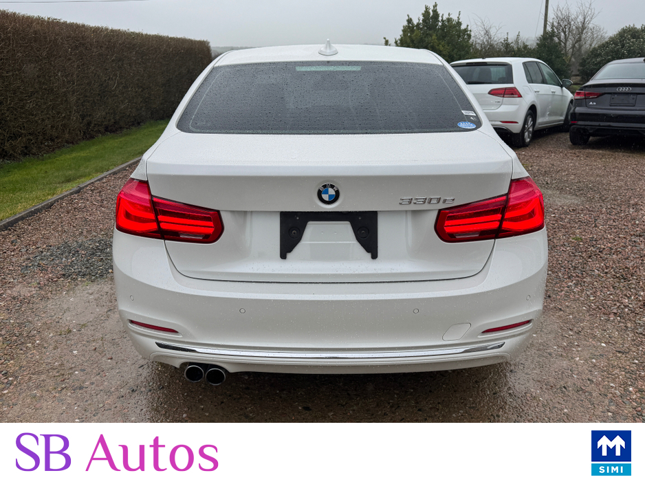 2017 BMW 3 Series - image 8