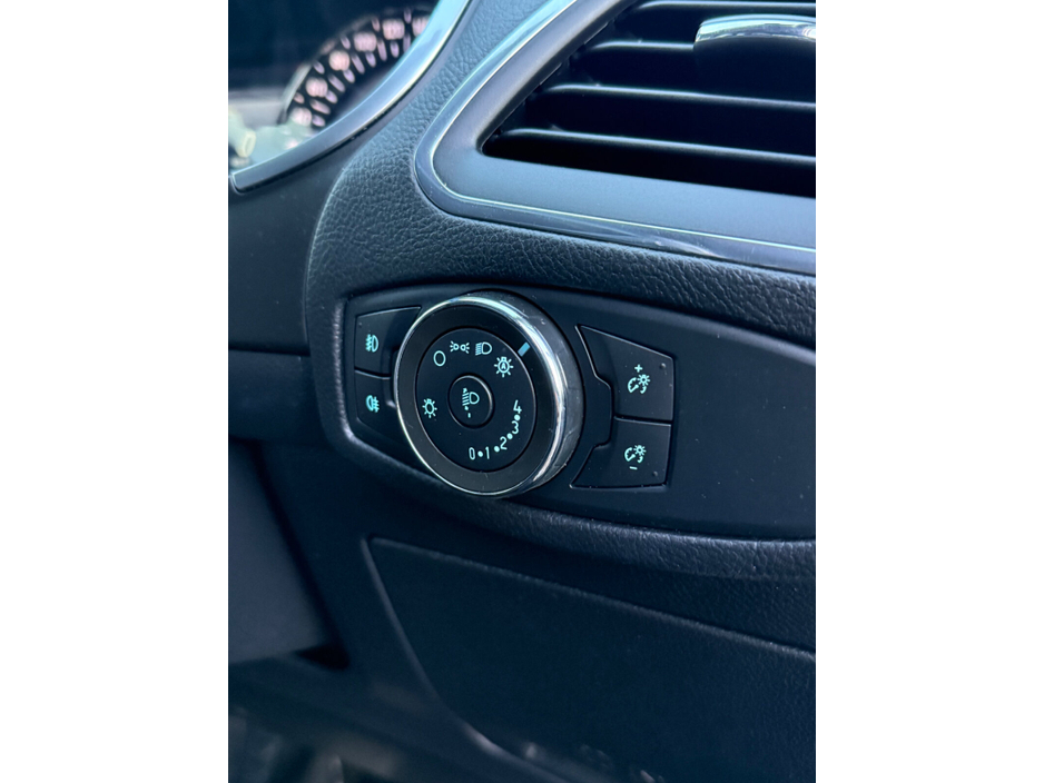 2021 Ford Galaxy - image 21