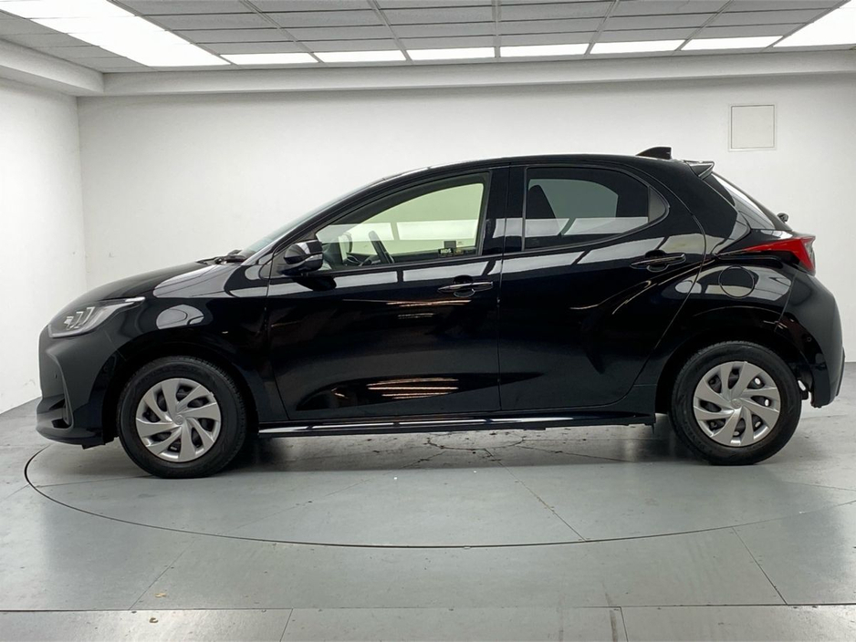 2021 Toyota Yaris - image 5