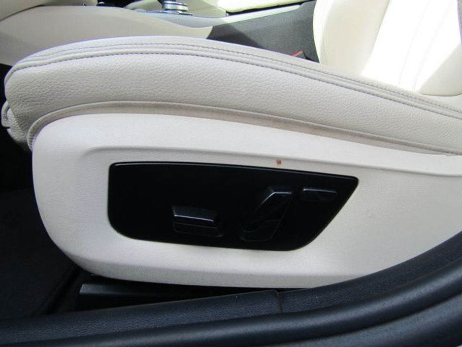 2018 BMW 5 Series - image 26