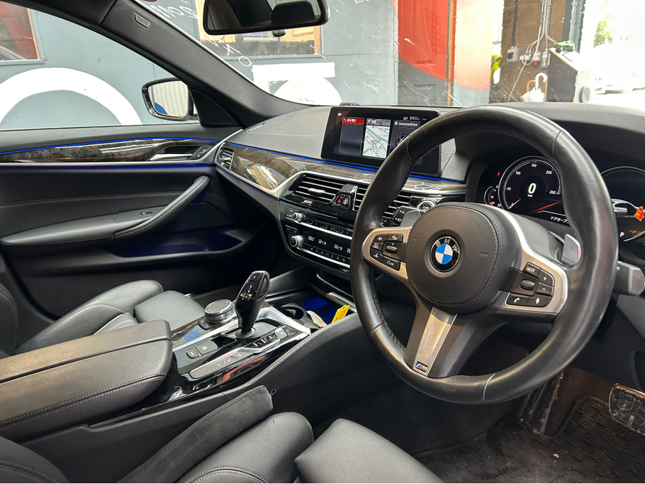 2018 BMW 5 Series - image 9