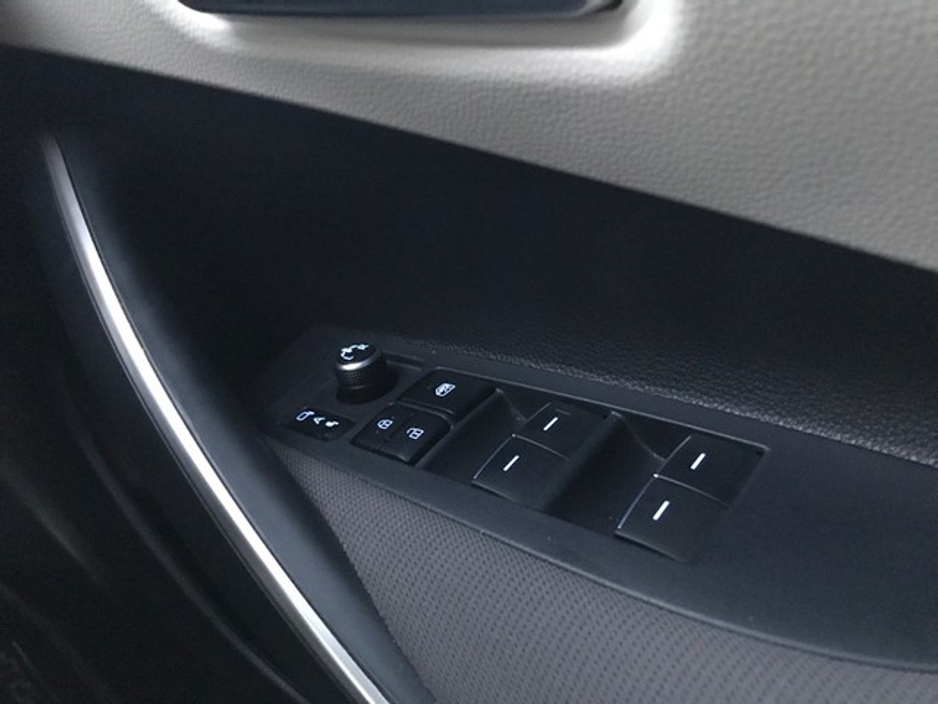 2021 Toyota Corolla LUNA SPORT - GRANDONS €24,995