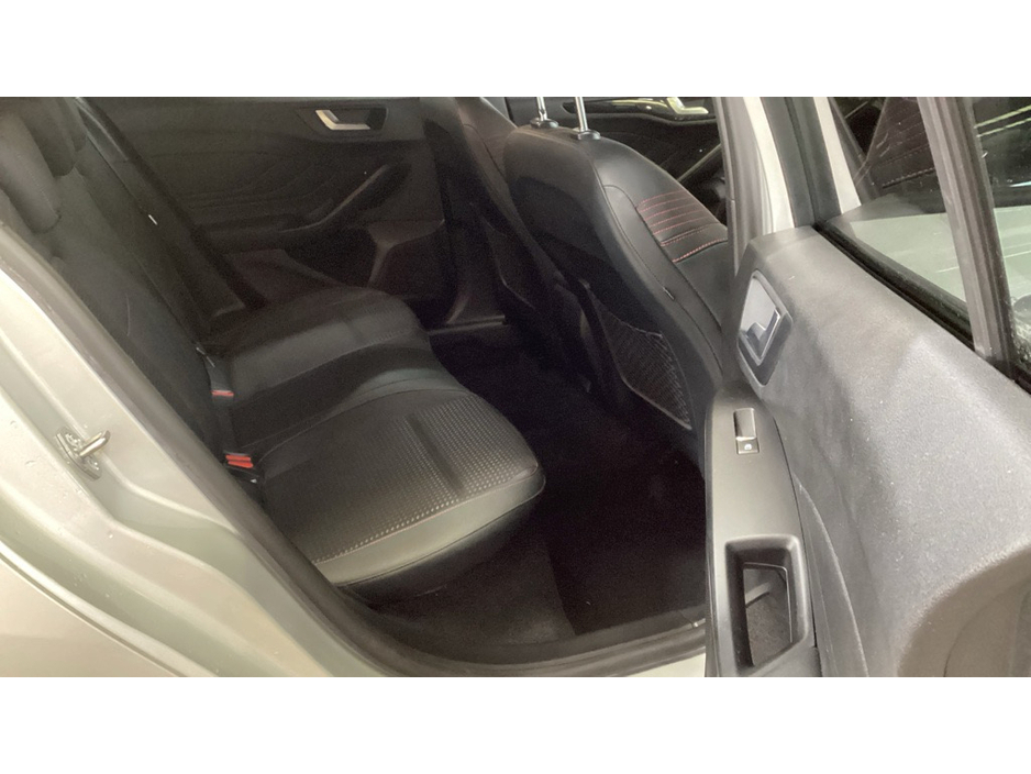 2022 Ford Focus - image 9