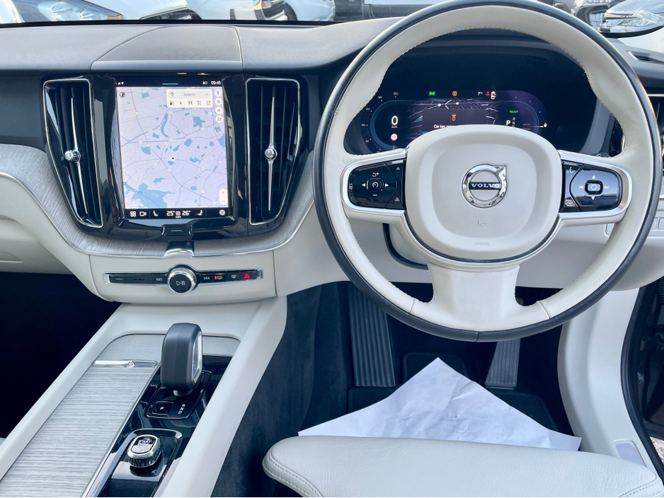 2023 Volvo XC60 - image 9