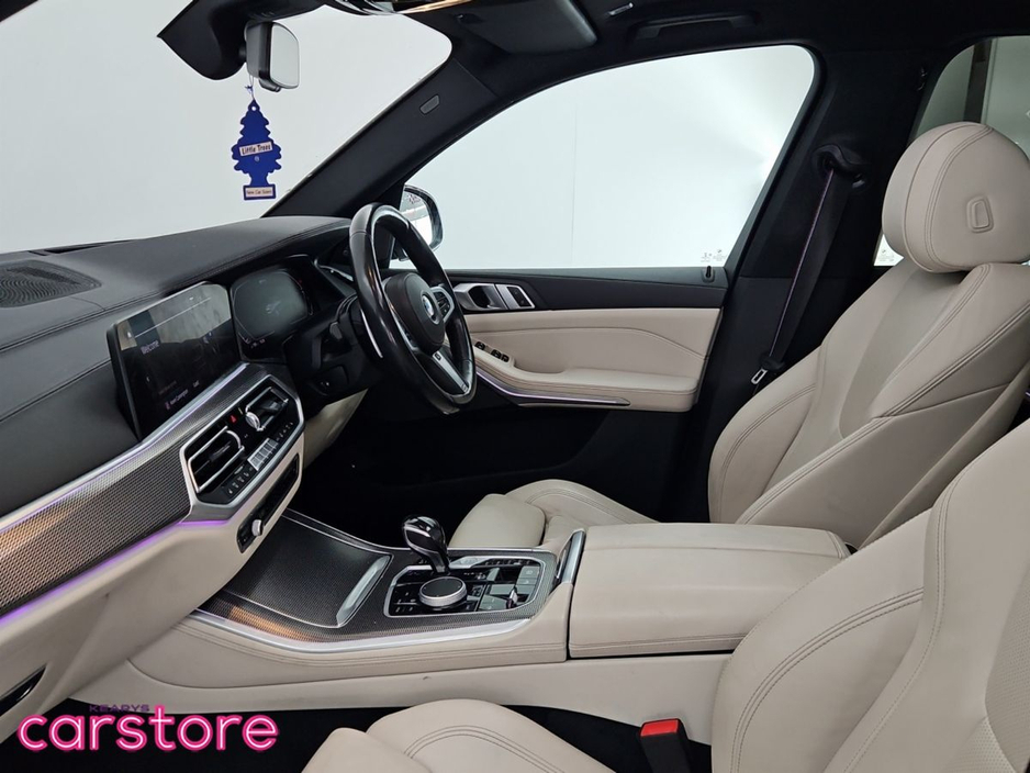 2020 BMW X5 - image 12