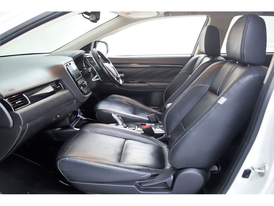 2018 Mitsubishi Outlander - image 15