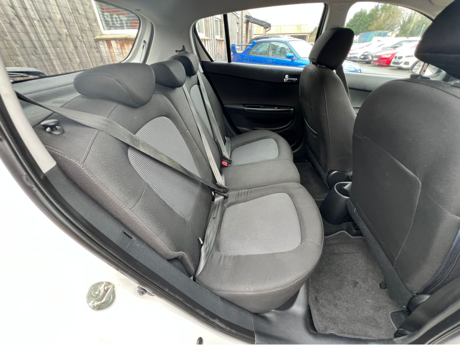 2013 Hyundai i20 - image 10
