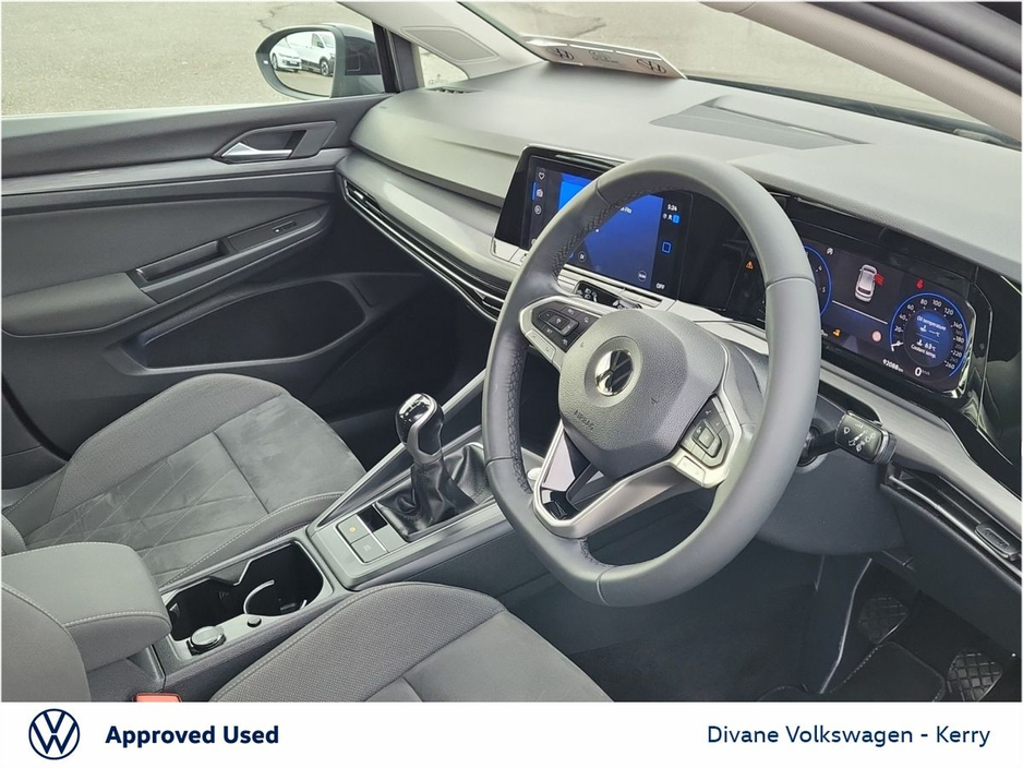 2021 Volkswagen Golf - image 2