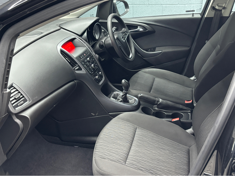 2018 Opel Astra - image 11