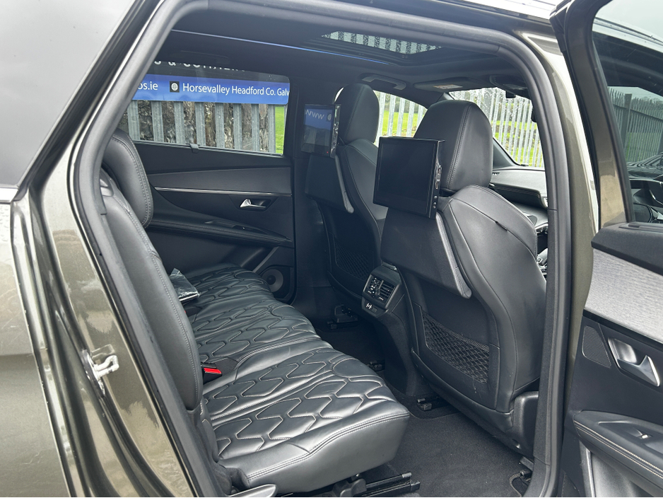 2020 Peugeot 5008 - image 10