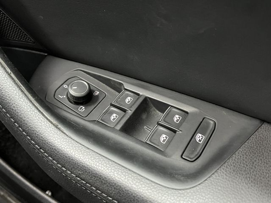 2020 Volkswagen Passat - image 36