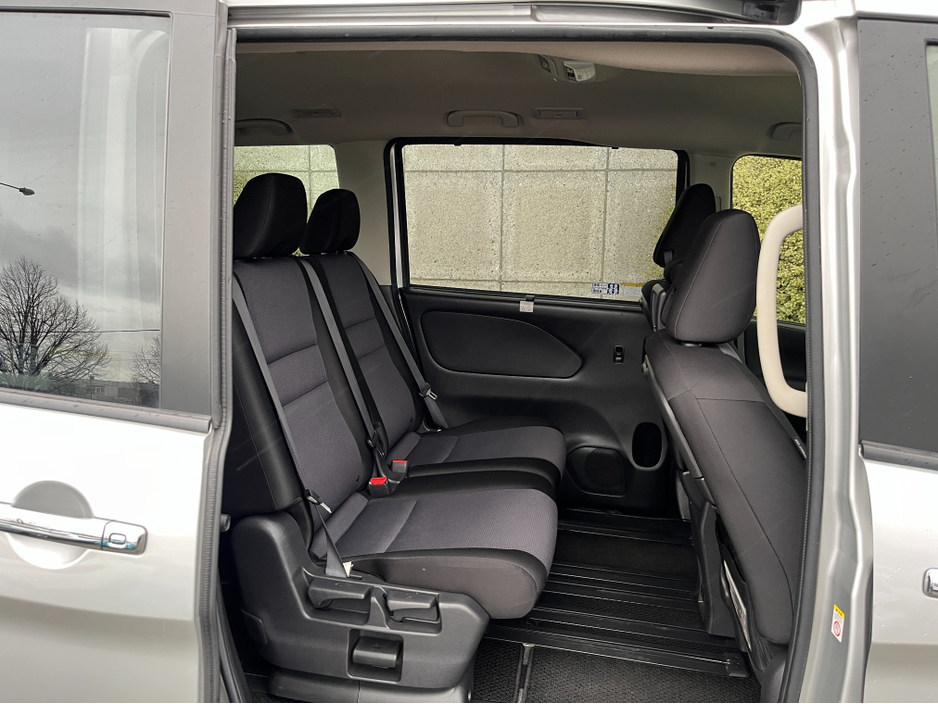 2022 Nissan Serena 8 SEATER AUTOMATIC HYBRID 2.0 PETROL //POWER SLIDING REAR DOORS//360 PARKING CAMERAS//KEYLESS ENTRY// €24,950