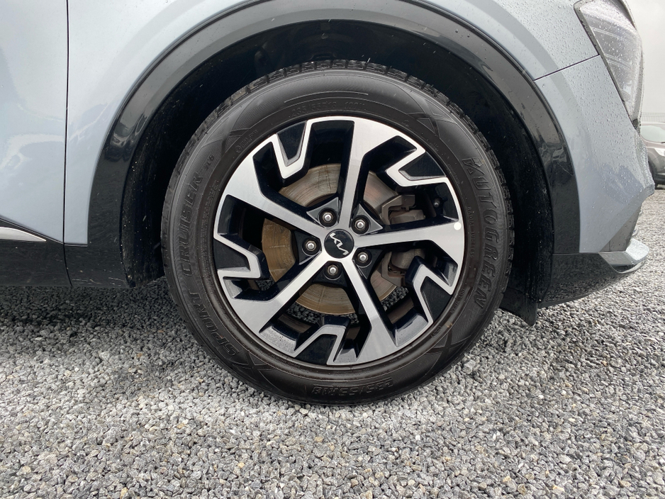 2022 Kia Sportage - image 16