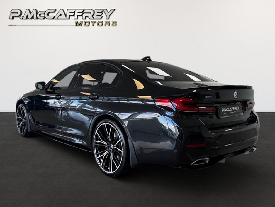 2022 BMW 5 Series - image 7