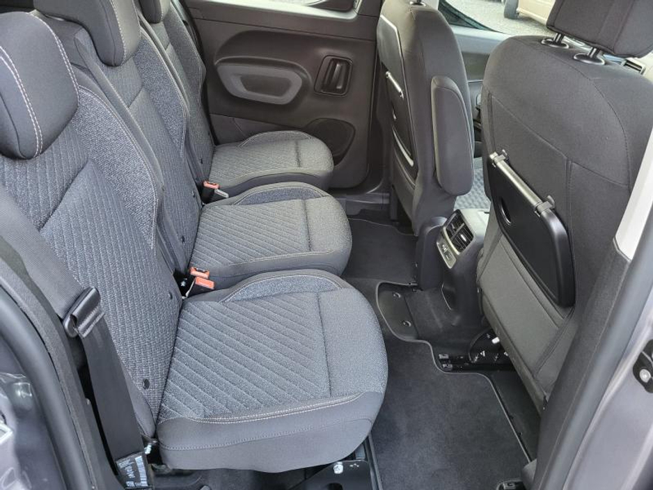 2025 Peugeot Rifter - image 18